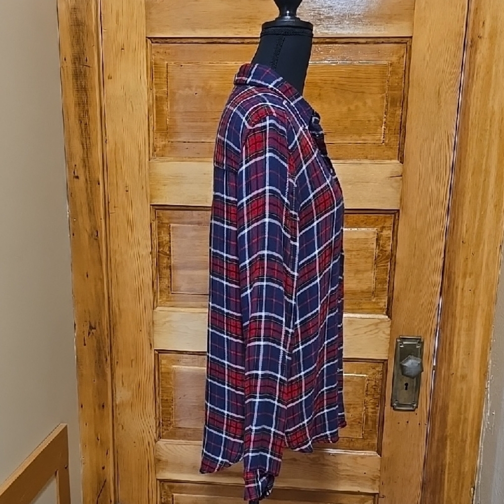American Eagle Outfitters Red And Black Cabincore Long Sleeve Soft Plaid Shirt S - Picture 3 of 4
